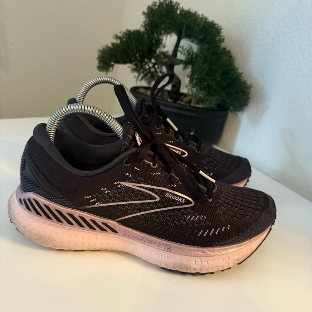 Brooks Women's Black and Pink Running Shoes - Lightweight Support